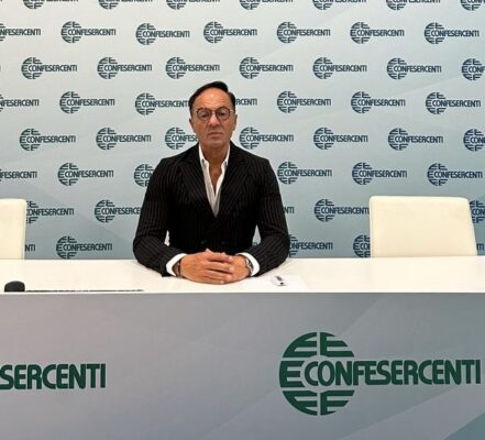 Confesercenti propone ampliamento ZES nel Sud Italia per potenziare turismo, commercio e servizi, sfruttando risorse europee per innovazione.