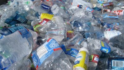 Suez entra nel settore rifiuti industriali in Italia acquisendo Ecosistem, ampliando le sue soluzioni per la transizione ecologica.