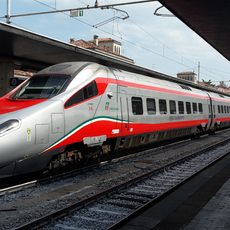 Sicurezza ferroviaria: monitorati 14mila treni, 363 stazioni e 1,6 mln passeggeri nel piano "Natale più sicuro".