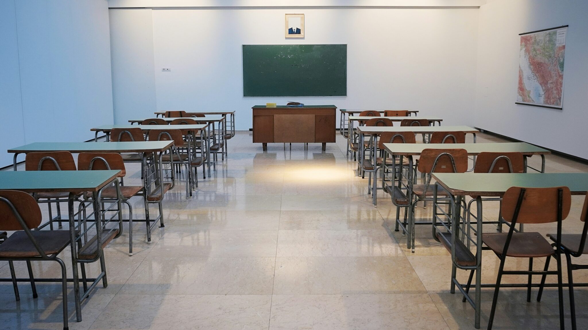 431mila giovani italiani hanno abbandonato gli studi dopo la terza media, con gravi conseguenze per il loro futuro lavorativo.