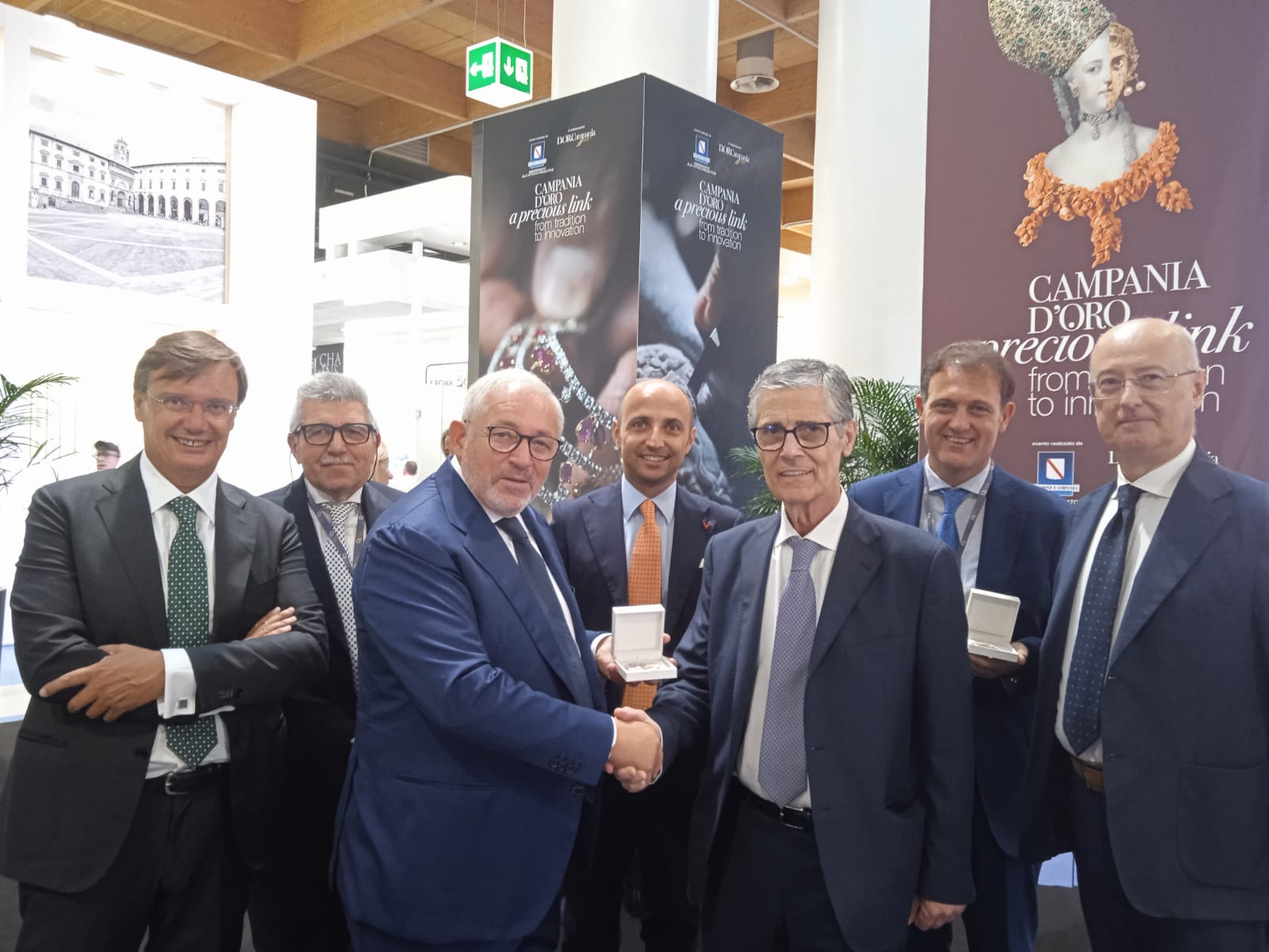 Il Distretto orafo campano partecipa a Vicenza Oro con oltre 50 aziende, puntando su innovazione, formazione e internazionalizzazione.