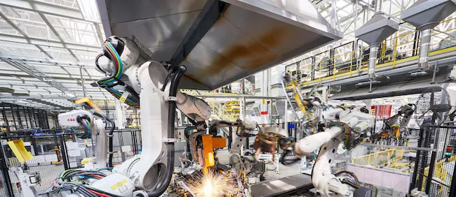 Il settore dei macchinari italiani guida l'export con 32 miliardi. Digitalizzazione e innovazione per crescere di altri 8 miliardi.