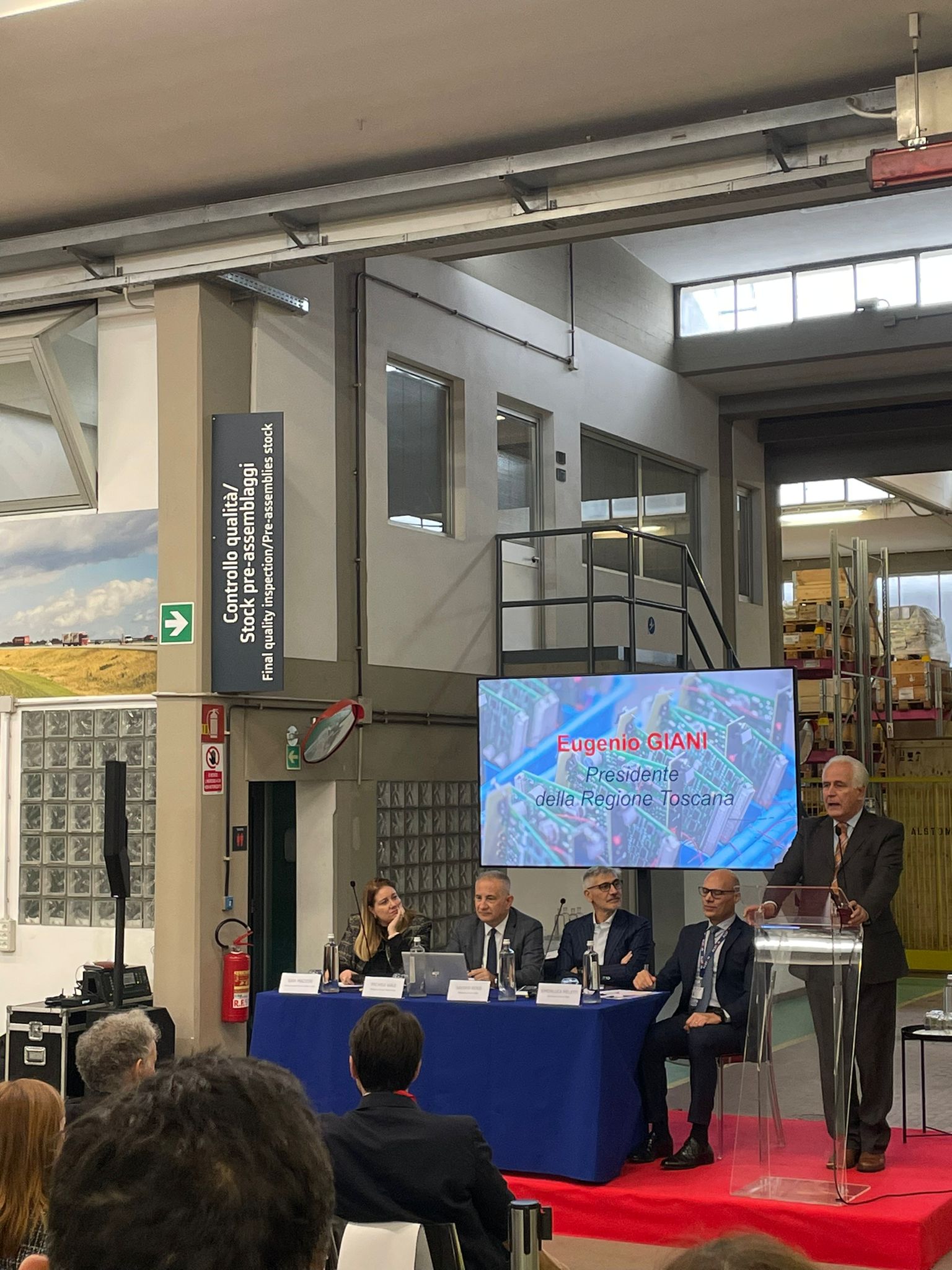 Lo stabilimento Alstom di Firenze festeggia un secolo, investendo in tecnologie e mobilità sostenibile per il futuro.