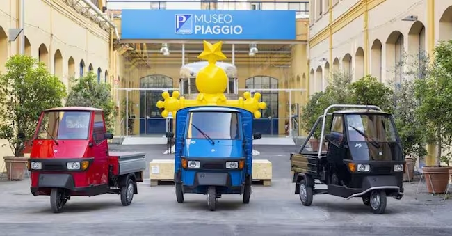 La storica produzione dell’Ape Piaggio lascia Pontedera per l'India, a causa delle nuove normative su sicurezza e inquinamento.